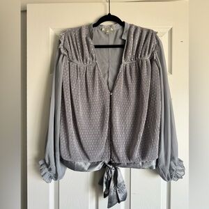 Gimmicks by BKE Silver Gray Blouse